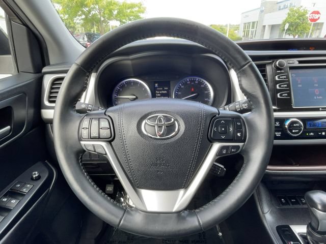 Used 2019 Toyota Highlander XLE AWD/4WD image 16