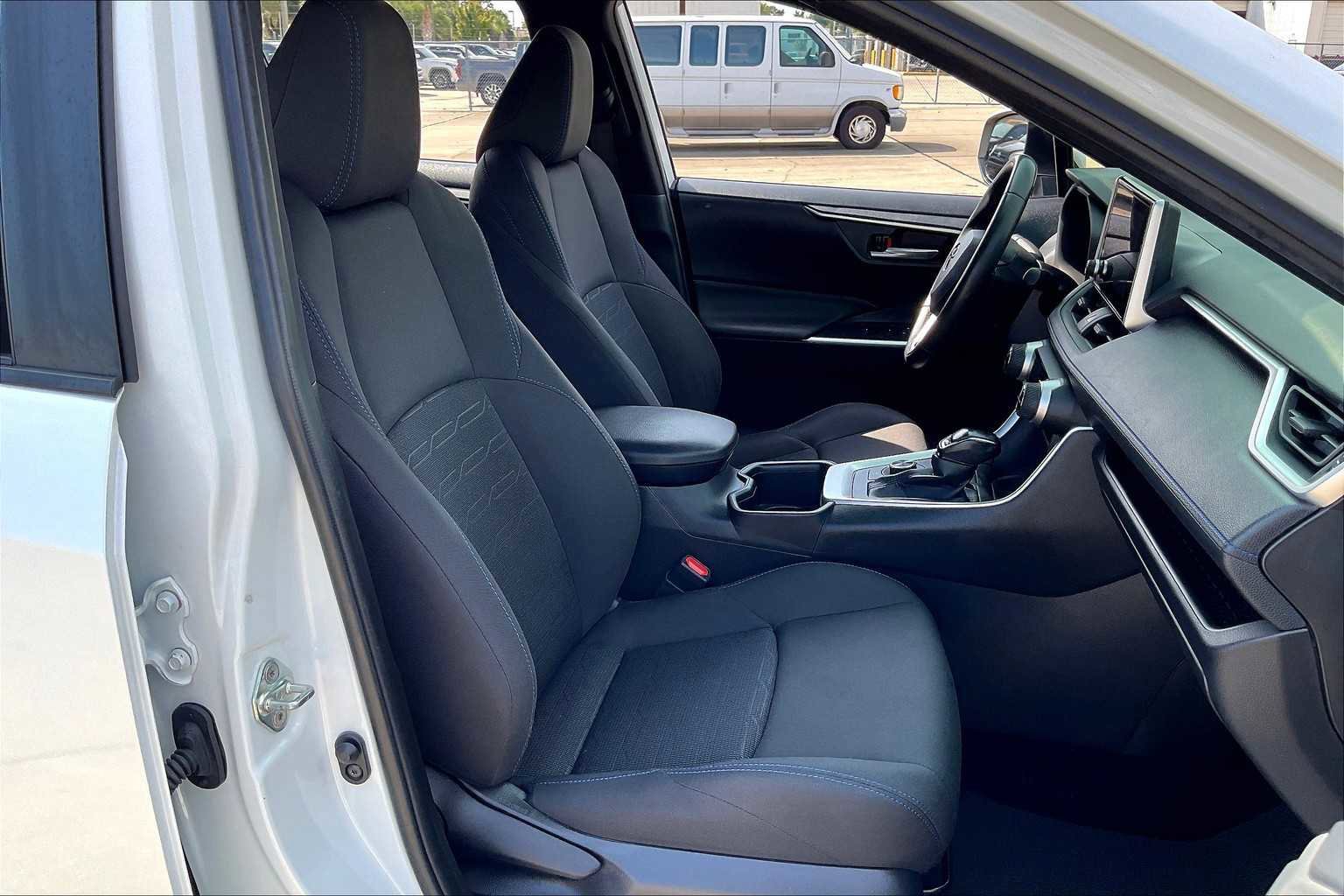 Used 2024 Toyota RAV4 SE image 10