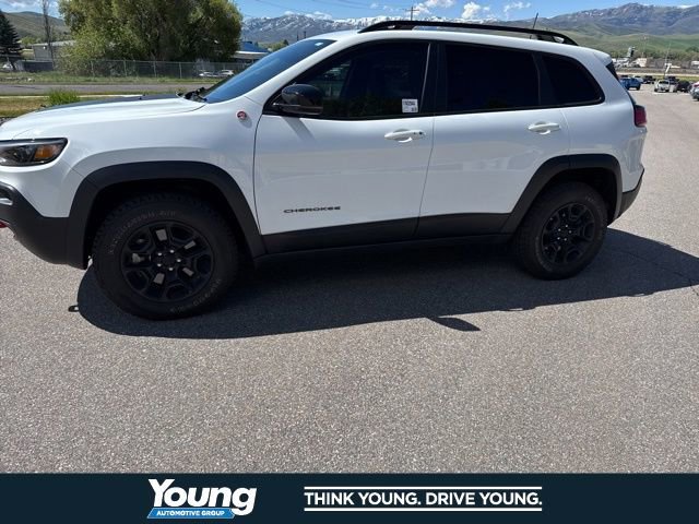 Used 2022 Jeep Cherokee Trailhawk w/ Premium Leather Package AWD/4WD image 2