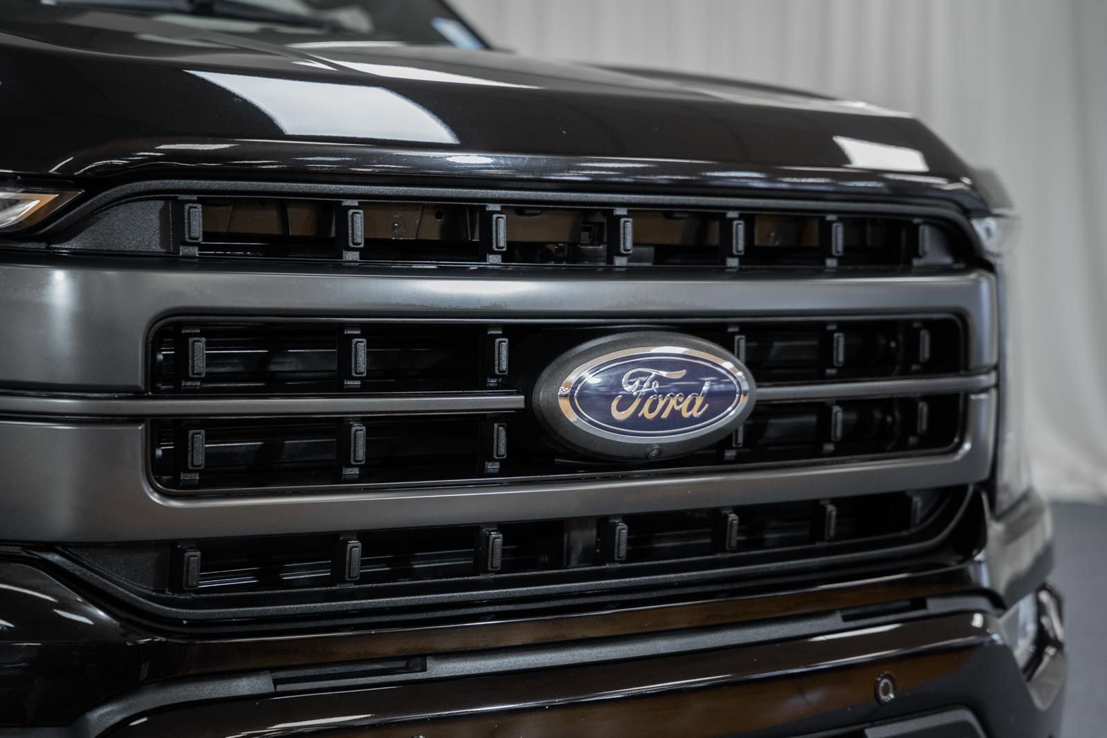 Certified 2023 Ford F150 Lariat w/ Equipment Group 502A High image 14