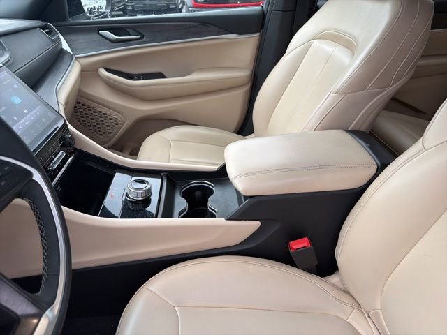 Used 2023 Jeep Grand Cherokee L Limited image 10