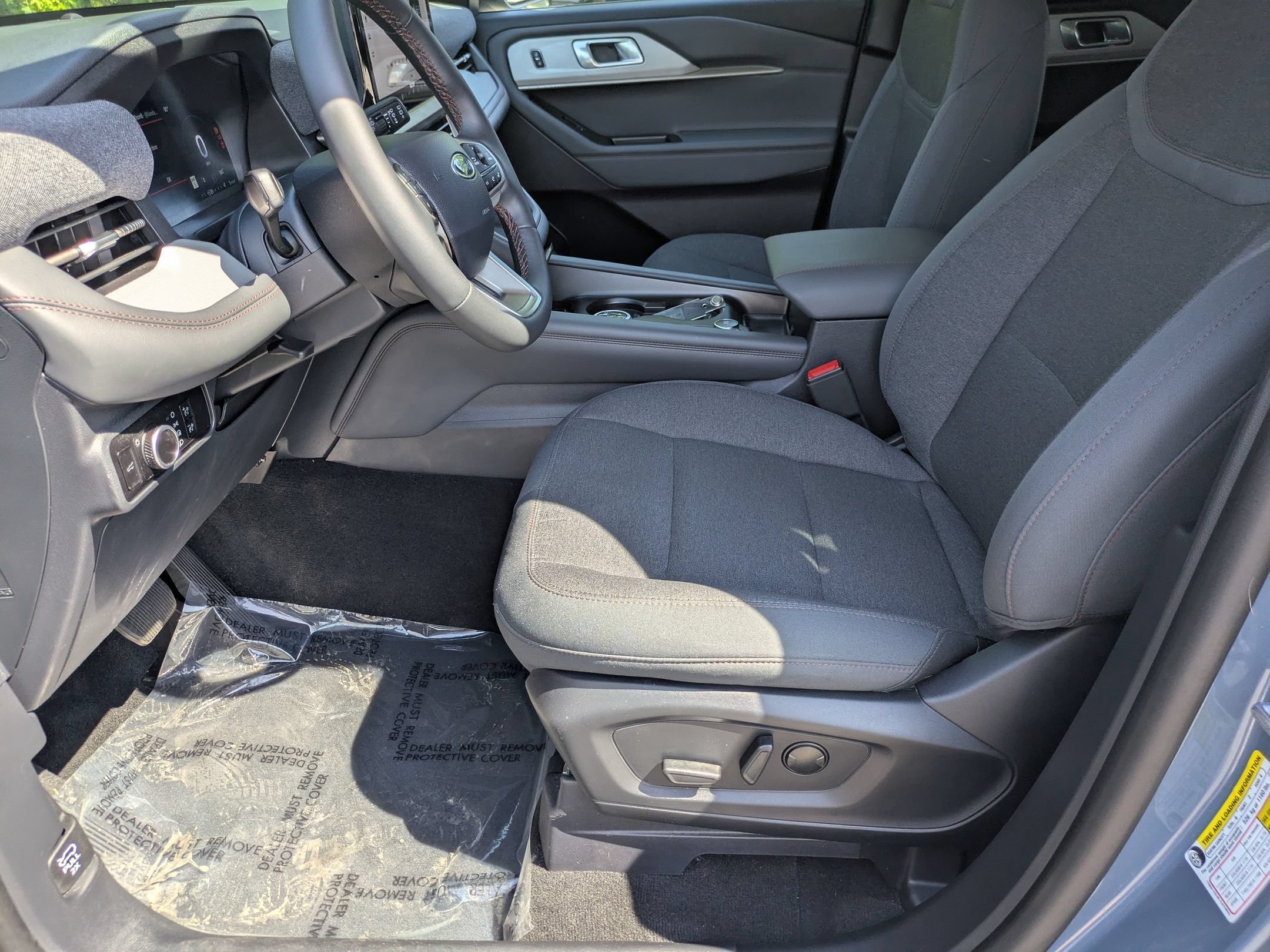Certified 2025 Ford Explorer Active AWD/4WD image 12