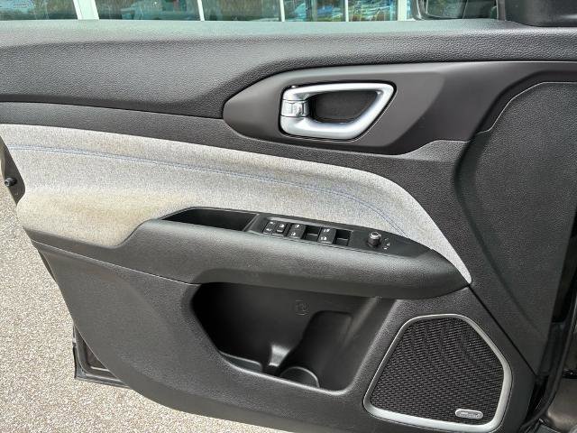 Used 2022 Jeep Compass Latitude w/ Sun and Sound Group image 17