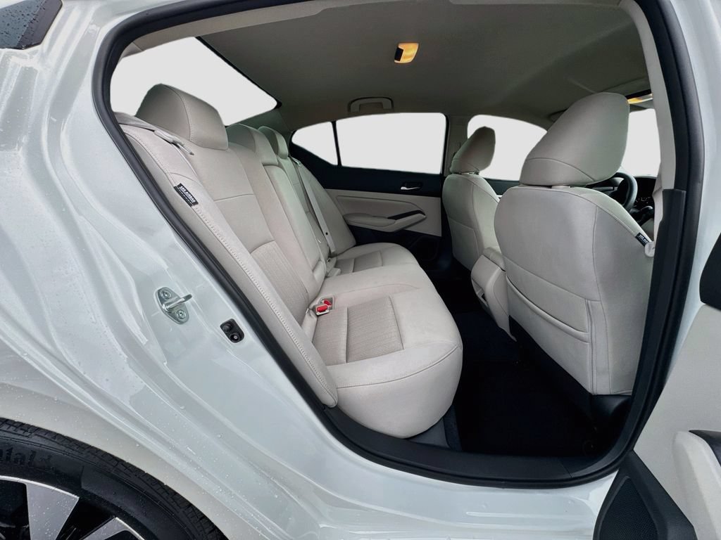 Used 2022 Nissan Altima 2.5 SV FWD image 26