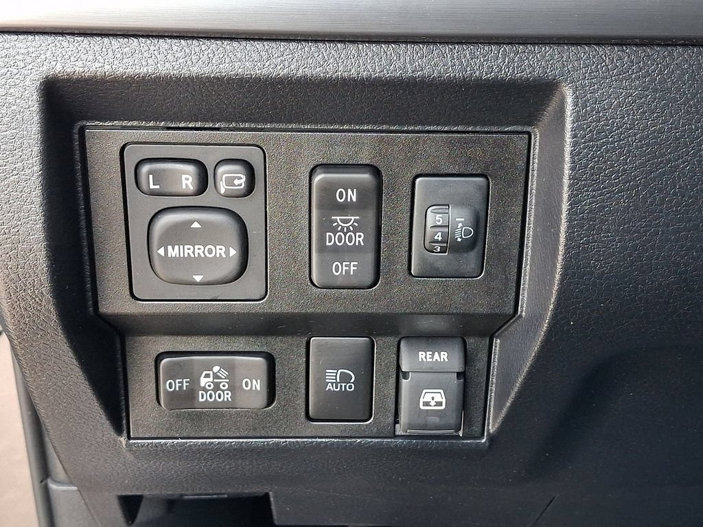 Used 2018 Toyota Tundra Platinum AWD/4WD image 26