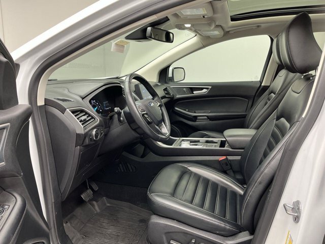 Certified 2024 Ford Edge SEL w/ Convenience Package AWD/4WD image 3