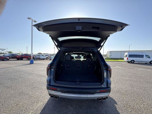 Used 2025 Chevrolet Traverse LT w/ Sun and Wheel Package FWD image 5