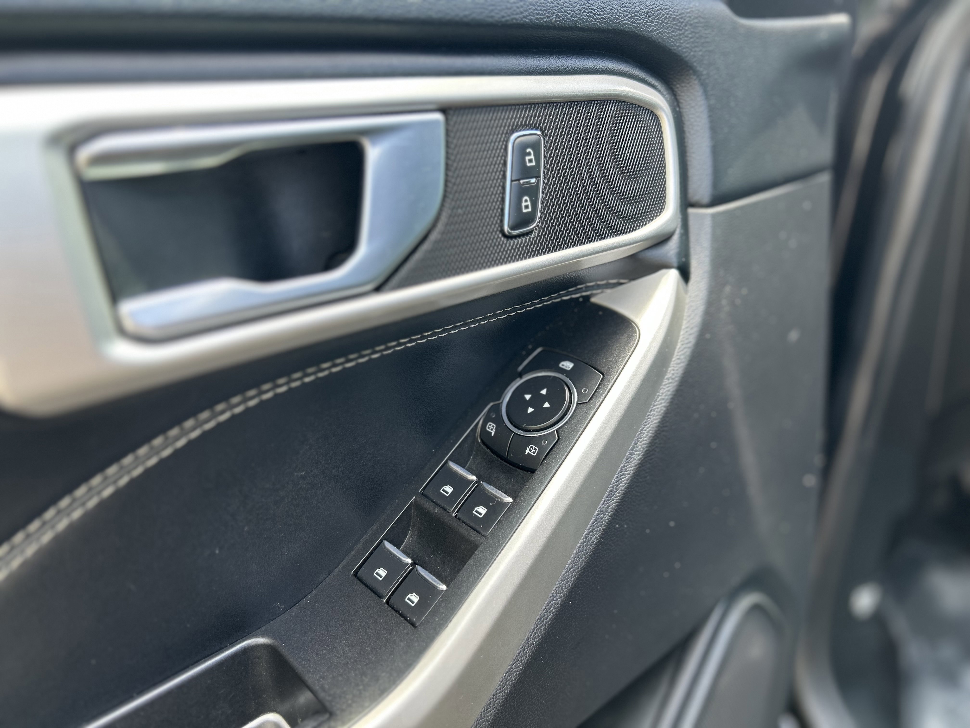 Certified 2022 Ford Explorer XLT w/ Equipment Group 202A image 13