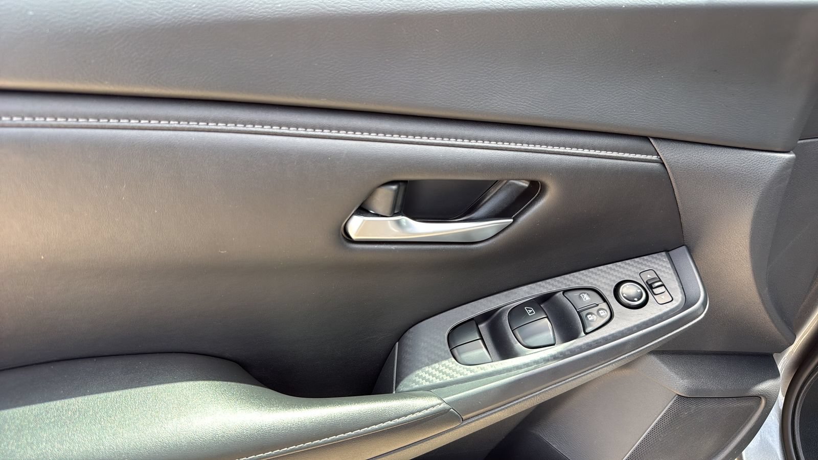 Used 2024 Nissan Sentra SV FWD image 11