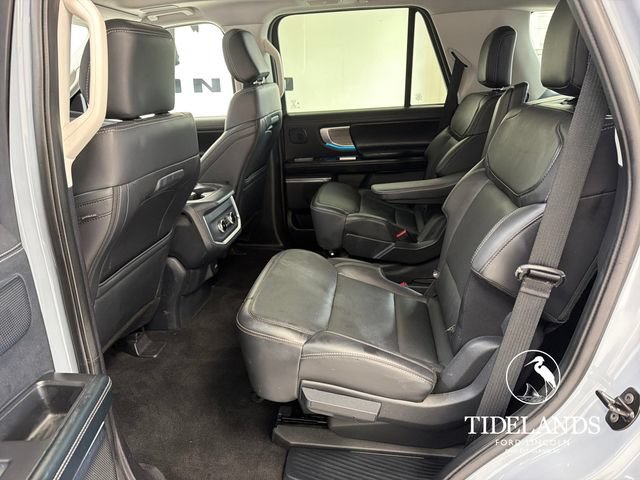 Certified 2025 Ford Expedition Platinum w/ Driver's Package AWD/4WD image 30