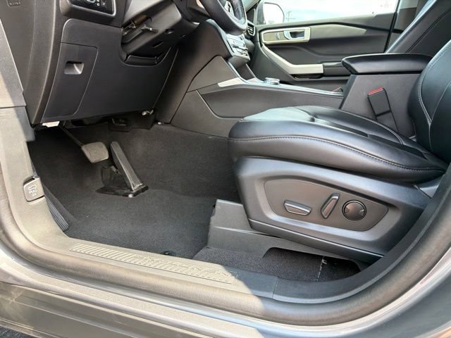 Certified 2023 Ford Explorer XLT w/ Equipment Group 202A RWD image 14