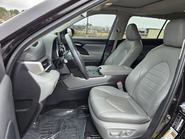 Used 2022 Toyota Highlander XLE image 12