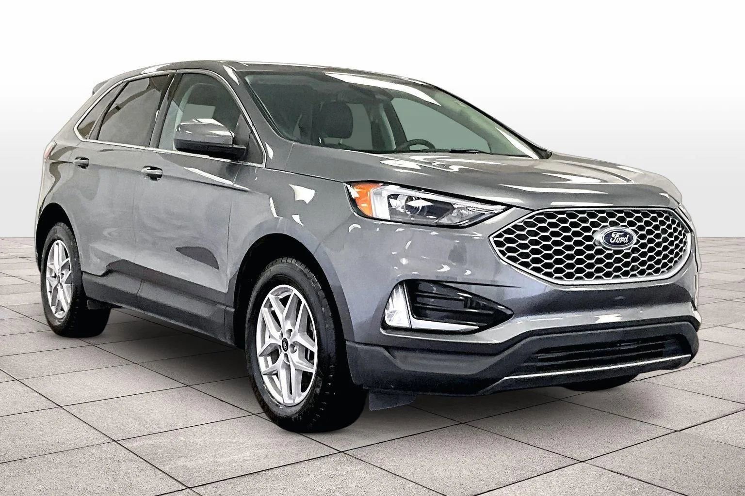 Certified 2024 Ford Edge SEL w/ Convenience Package image 2