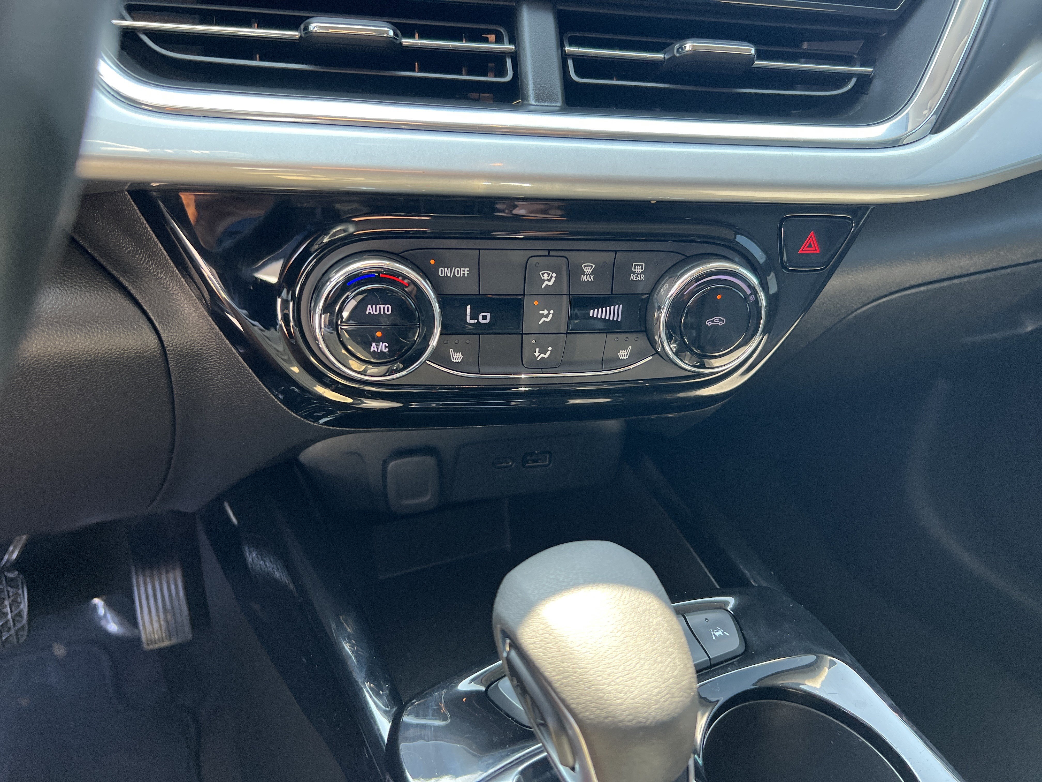 Used 2025 Chevrolet Trax LT w/ Driver Confidence Package FWD image 26