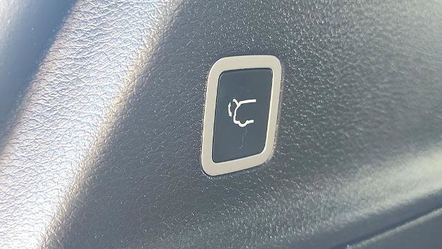 Used 2025 Chrysler Pacifica Select image 33