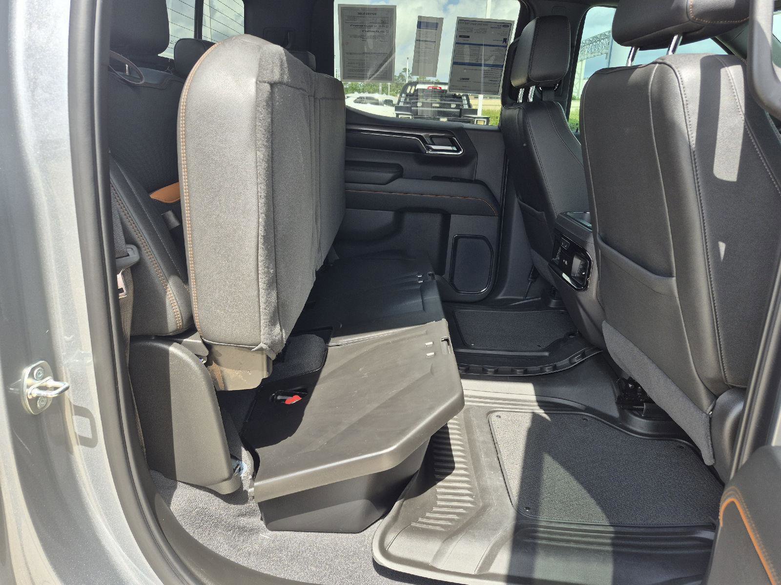 Used 2024 GMC Sierra 1500 AT4 w/ Technology Package AWD/4WD image 17