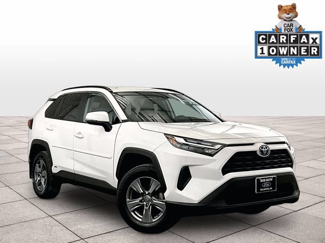 Used 2022 Toyota RAV4 XLE w/ XLE Grade Weather Package AWD/4WD image 2