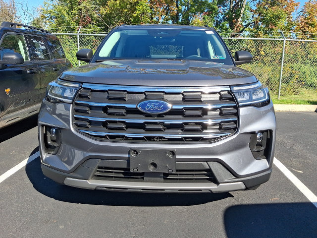 Certified 2025 Ford Explorer Active w/ Active Comfort Package AWD/4WD image 2