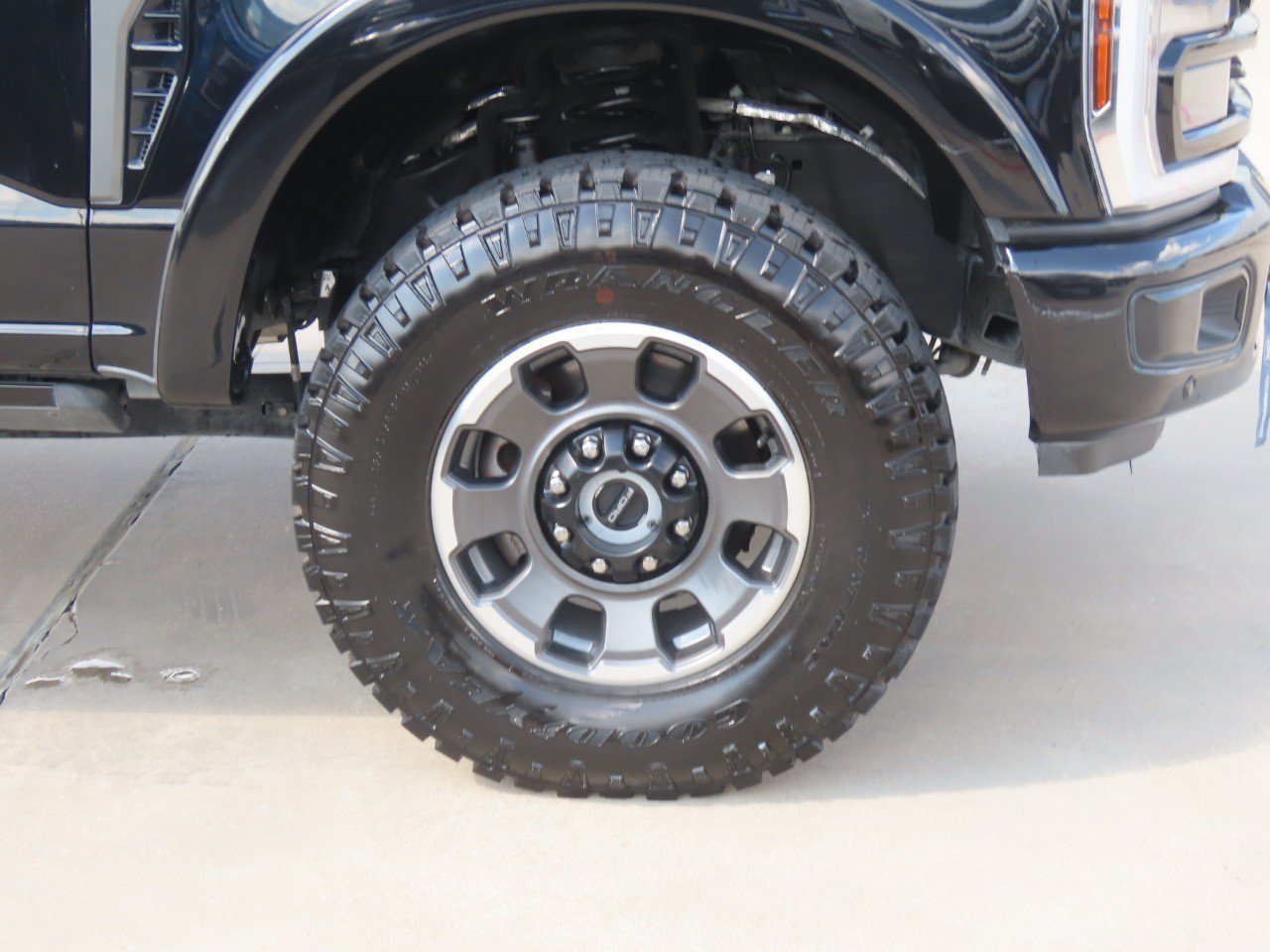 Certified 2024 Ford F350 Platinum w/ Tremor Off-Road Package AWD/4WD image 7