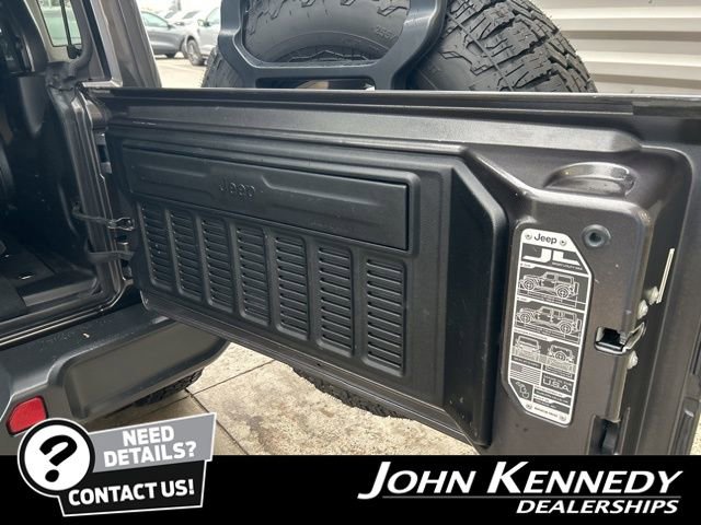 Used 2019 Jeep Wrangler Unlimited Sahara AWD/4WD image 15