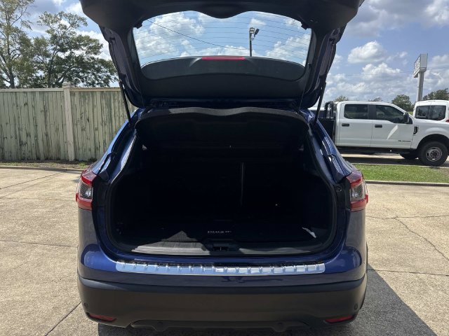 Used 2022 Nissan Rogue Sport SV w/ Technology Package FWD image 10