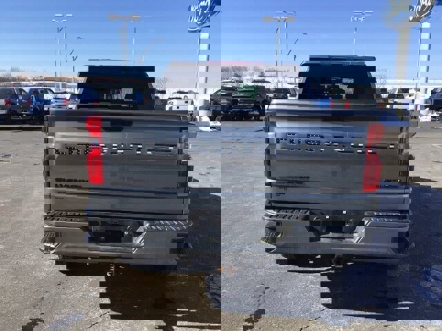 Used 2021 Chevrolet Silverado 1500 Custom image 4