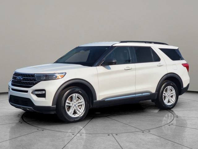 Certified 2023 Ford Explorer XLT w/ Equipment Group 202A AWD/4WD image 3