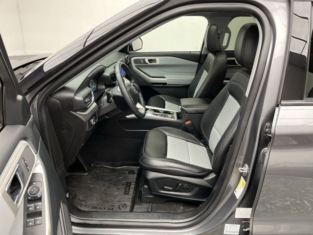Certified 2023 Ford Explorer XLT w/ XLT Sport Appearance Package AWD/4WD image 3