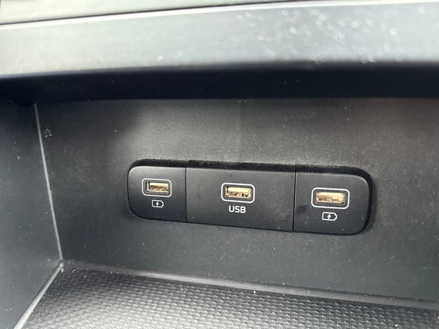 Used 2022 Kia Carnival LX FWD image 31