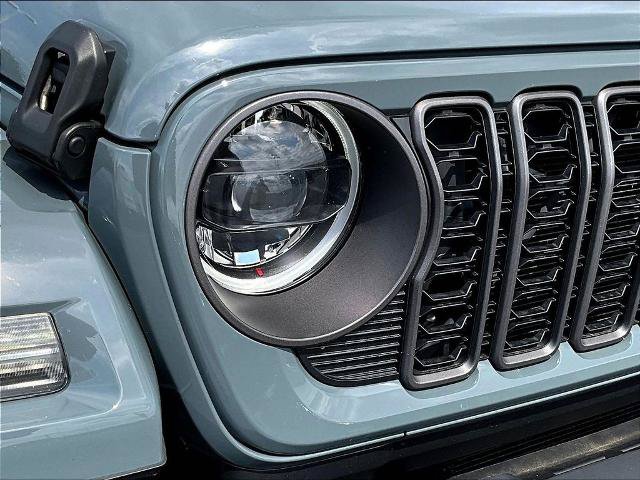 Used 2024 Jeep Wrangler Unlimited w/ Convenience Group AWD/4WD image 31