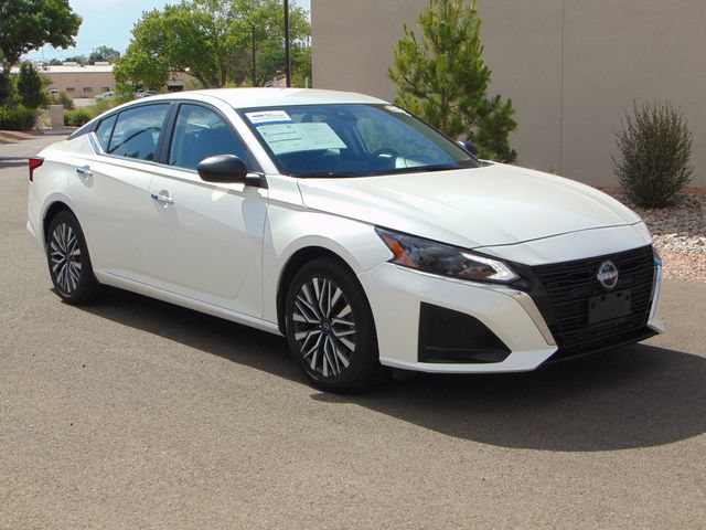 Used 2025 Nissan Altima 2.5 SV FWD image 8
