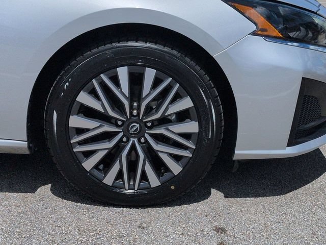 Used 2024 Nissan Altima 2.5 SV FWD image 11