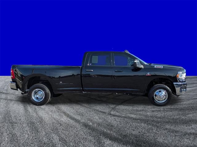 Used 2024 RAM 3500 Tradesman w/ Chrome Appearance Group AWD/4WD image 3