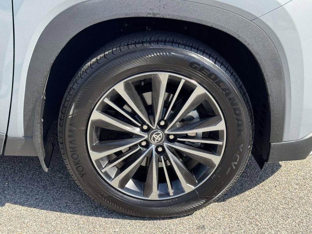 Used 2025 Toyota Grand Highlander AWD Hybrid image 27