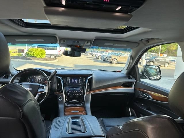 Used 2018 Cadillac Escalade Luxury AWD/4WD image 27