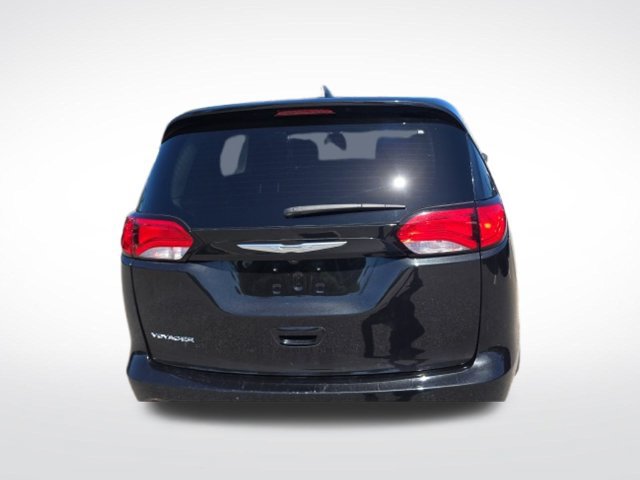 Used 2023 Chrysler Voyager LX FWD image 4