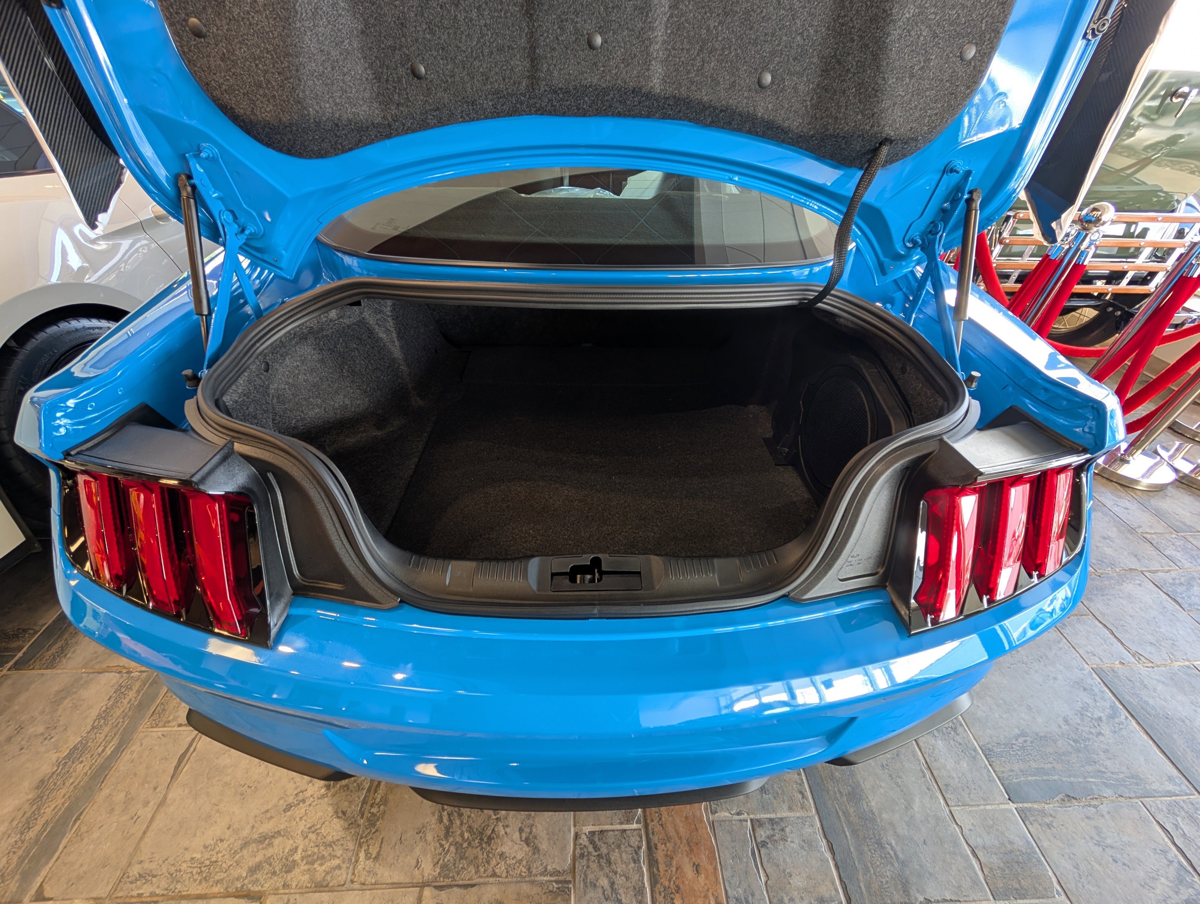 Certified 2022 Ford Mustang Shelby GT500 w/ Carbon Fiber Track Pack image 7