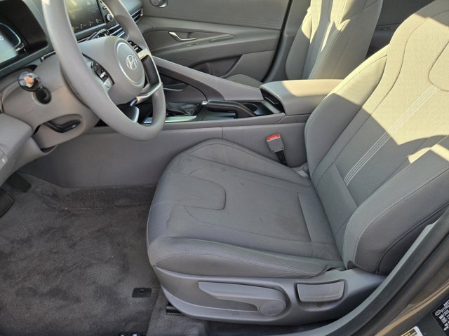 Used 2025 Hyundai Elantra SE FWD image 25