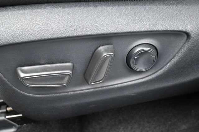 Used 2025 Toyota RAV4 XLE AWD/4WD image 12