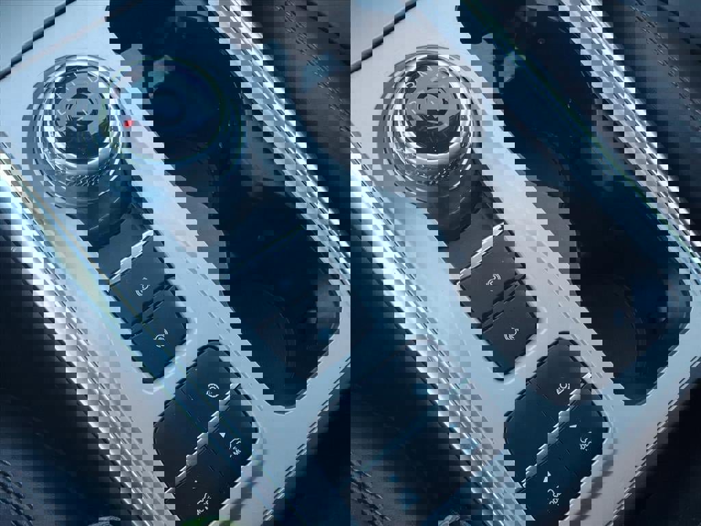 Certified 2022 Ford Explorer XLT w/ Equipment Group 202A image 30