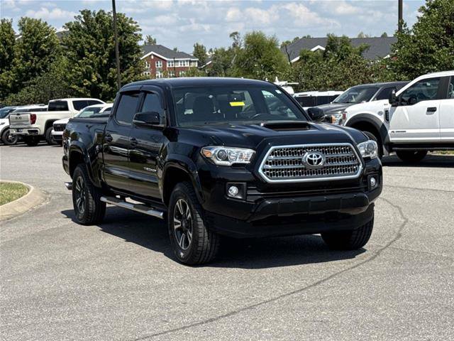 Used 2017 Toyota Tacoma TRD Sport w/ Tow Package AWD/4WD image 3