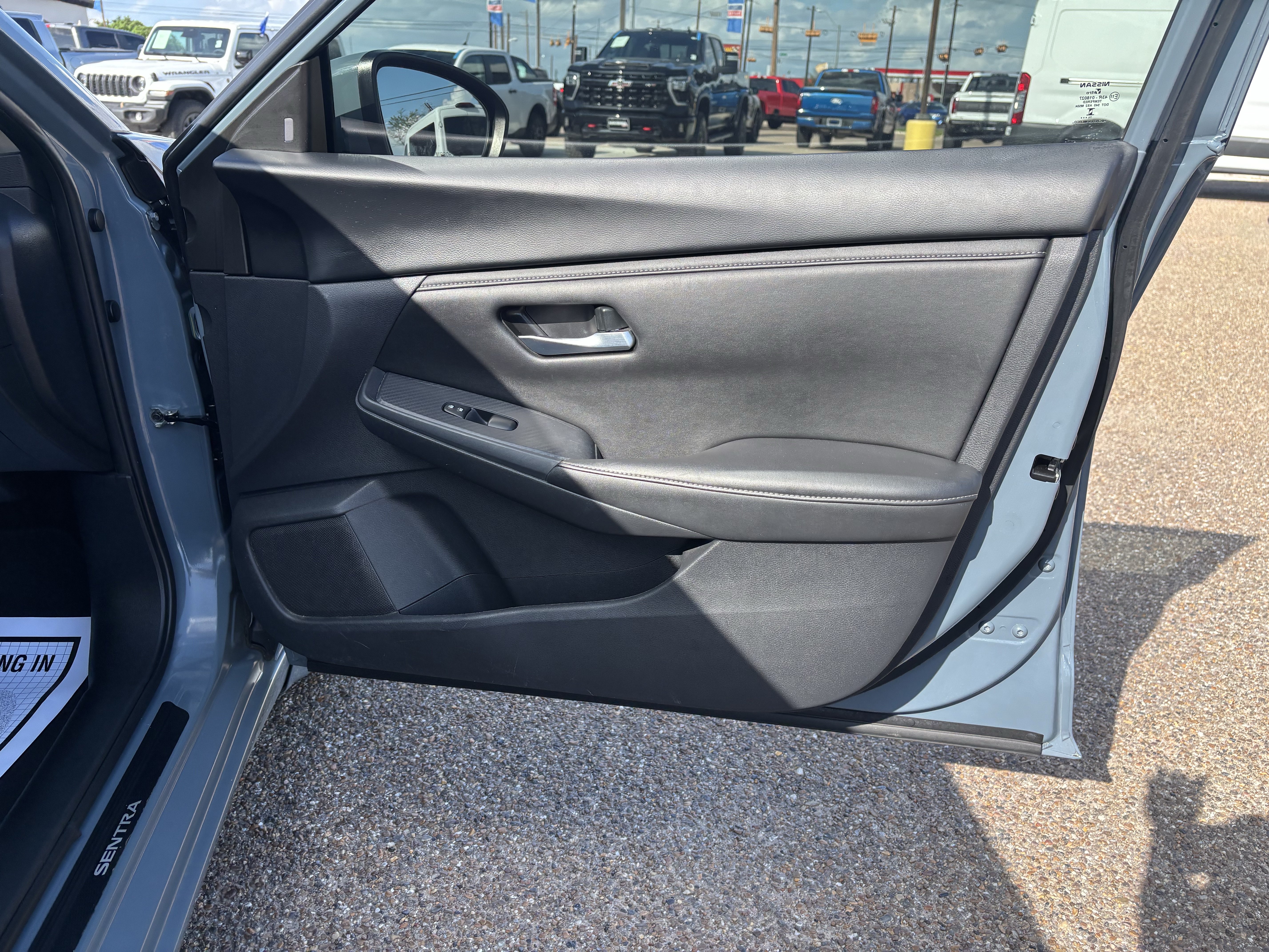 Used 2025 Nissan Sentra SV FWD image 23