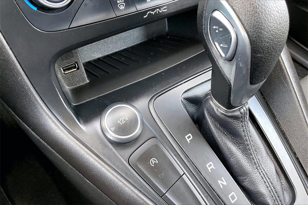 Certified 2018 Ford Focus SE w/ SE Appearance Package image 24