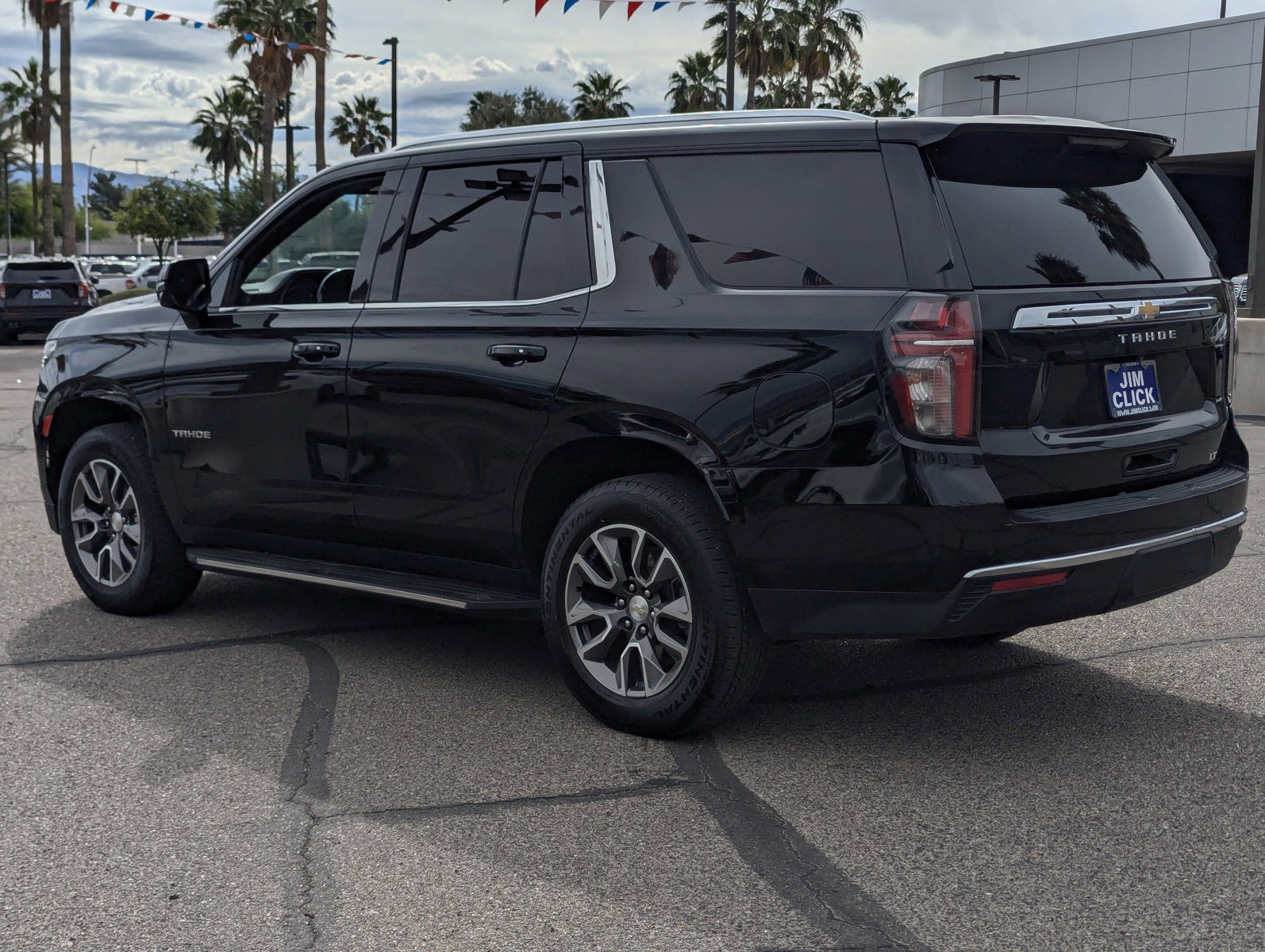 Used 2022 Chevrolet Tahoe LT w/ Luxury Package AWD/4WD image 4
