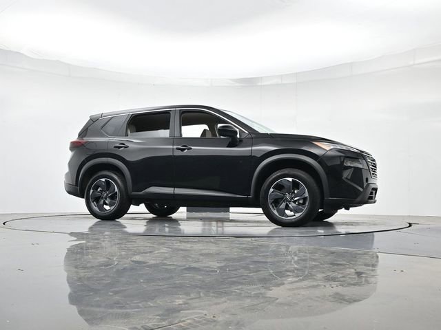 Used 2025 Nissan Rogue SV FWD image 32