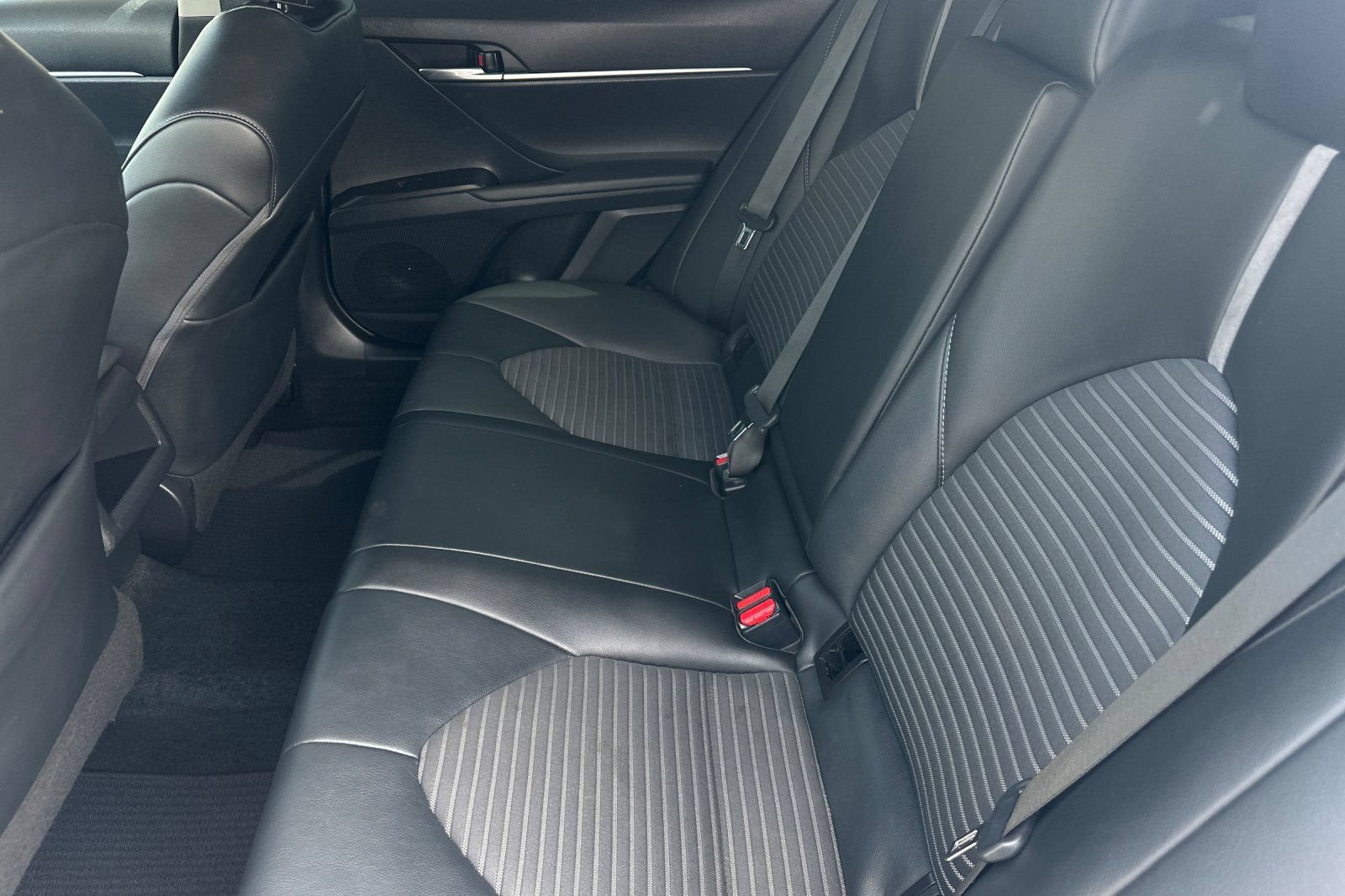 Used 2021 Toyota Camry SE w/ Carpet Mat Package (TMS) FWD image 11