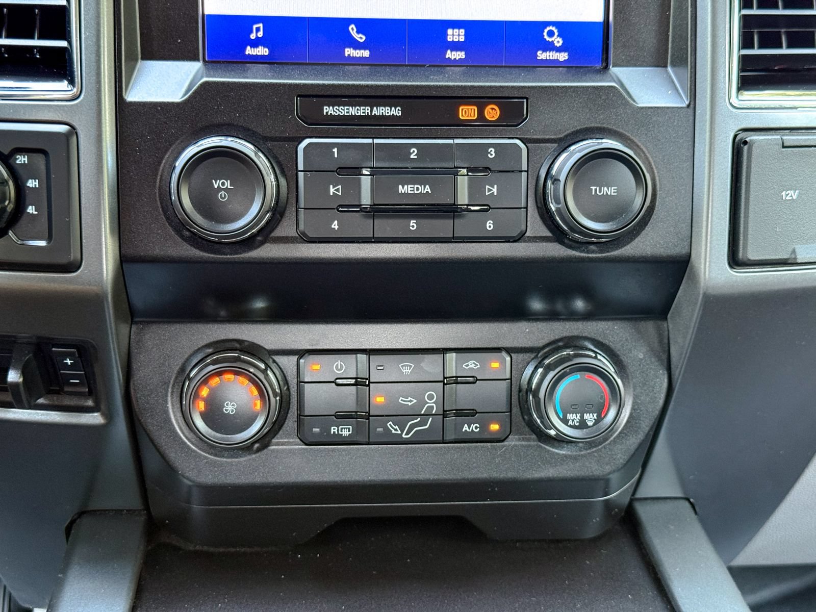 Certified 2020 Ford F250 XLT w/ FX4 Off-Road Package AWD/4WD image 29