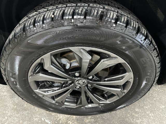 Used 2022 Toyota RAV4 XLE Premium AWD/4WD image 23
