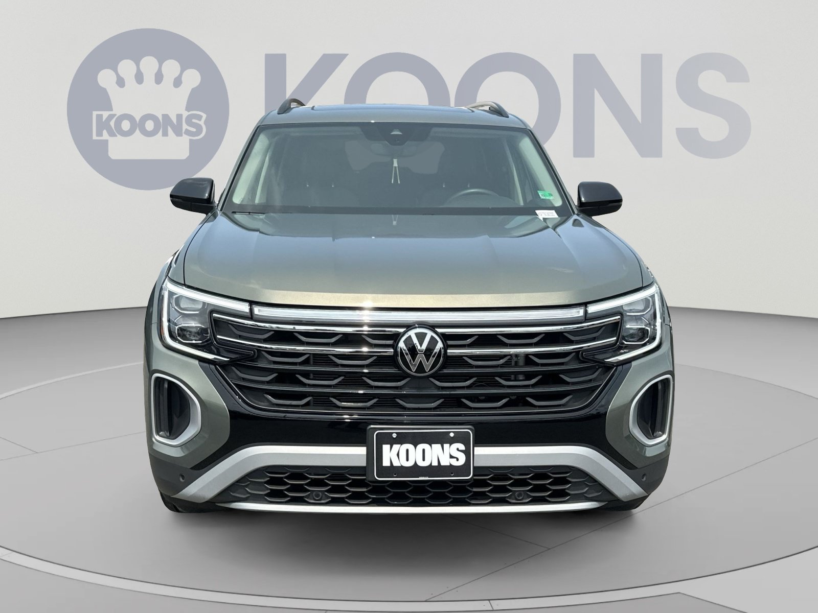 Used 2025 Volkswagen Atlas Peak Edition SE AWD/4WD image 4
