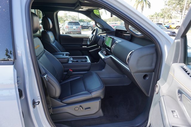 Certified 2025 Ford Expedition Tremor image 3